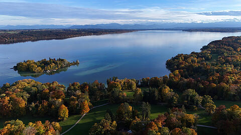 Ein Blick &uuml;ber den Starnberger See in Feldafing.