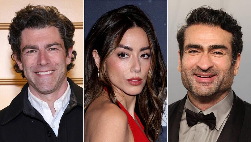 Max Greenfield (l.), Chloe Bennet und Kumail Nanjiani geh&ouml;ren zum Cast der vierten "The White Lotus"-Staffel.