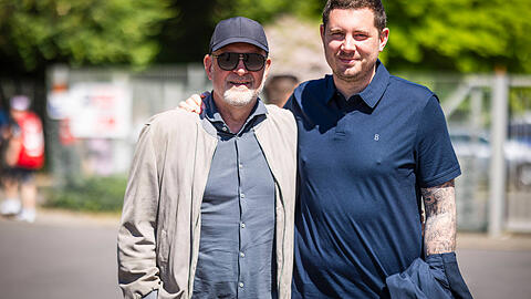 In der Kritik: Bayern-Chefscout Nils Schmadtke (r.), hier mit seinem Vater J&ouml;rg, dem langj&auml;hrigen Bundesliga-Torh&uuml;ter und -Manager.