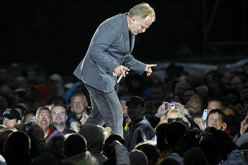 "Schiffsverkehr" zwischen Rostock, Leipzig und München: Herbert Grönemeyer ist wieder auf Tour. Sehen Sie hier die besten Bilder.