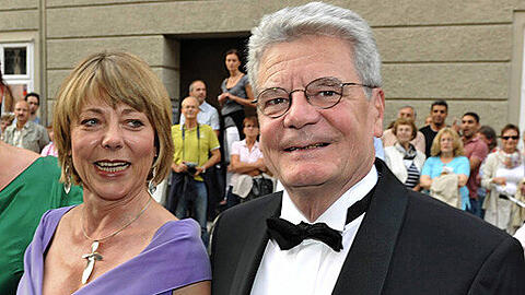 Sie nennt ihn &bdquo;Jochen&ldquo; oder &bdquo;den Gauck&ldquo;, er sagt &bdquo;Dani&ldquo;. Joachim Gauck und Daniela Schadt vergangenen Sommer in Salzburg.