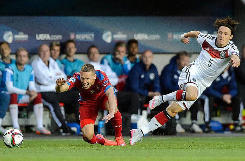 Obwohl der DFB-Nachwuchs "nur" Remis gegen den Gastgeber aus Tschechien spielte, zog die Mannschaft ins Halbfinale der U21-EM ein - und löst so gleichzeitig auch für die Olympischen Spiele in Rio 2016.