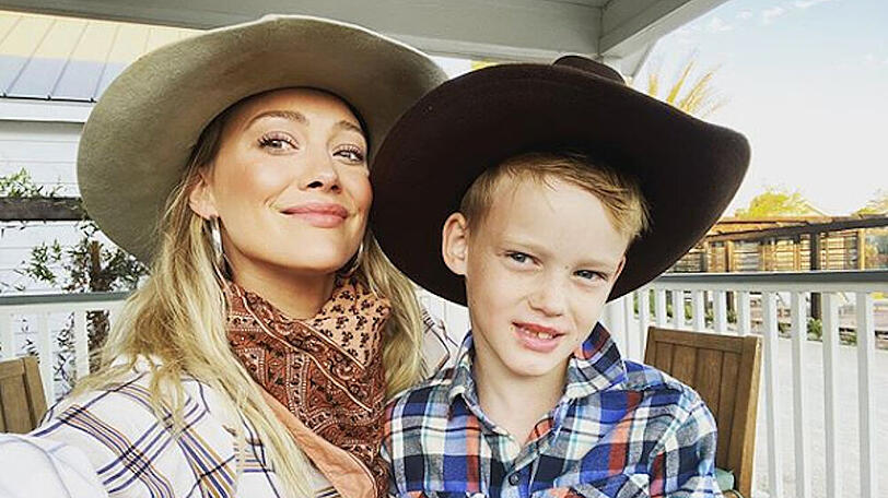 Hilary Duff und Sohn Luca beim "Glamping"