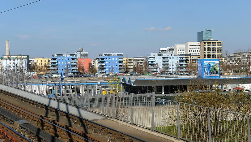 Die Parkstadt Schwabing liegt zwischen der Leopoldstraße und dem mittleren Ring. Die Parkstadt Schwabing liegt zwischen der Leopoldstraße und dem mittleren Ring.
