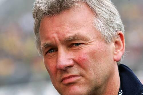 Ihm fehlen einige wichtige Eigenschaften bei seinen Profis und das stimmt ihn nachdenklich: Greuther Fürths Trainer Benno Möhlmann.
