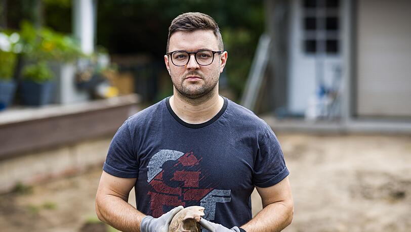 Felix Chall hat etliche Knochen in seinem Garten in Braunschweig gefunden. Felix Chall hat etliche Knochen in seinem Garten in Braunschweig gefunden.