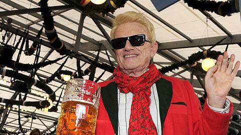 Für manchen Spaß zu haben: Sänger Heino bei der Eröffnung des diesjährigen Oktoberfests im Schottenhamel-Festzelt.