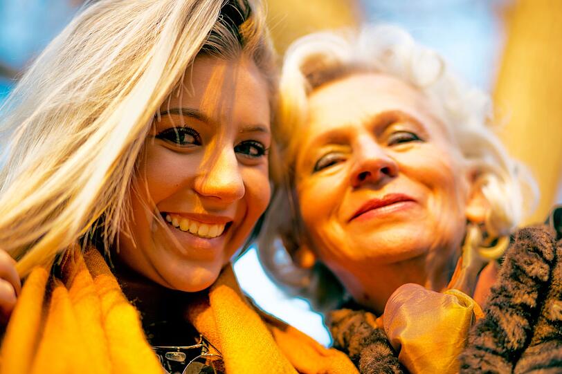 Lachen ist gesund und macht glücklich. Selbst ein aufgesetztes Lächeln sorgt im Körper dafür, dass Glückshormone freigesetzt werden. Tipp: Lächelln Sie bereits am Morgen in den Spiegel und lachen aus tiefstem Herzen, so oft es geht. Stecken Sie andere mit Ihrem Lachen an! Lachen ist gesund und macht glücklich. Selbst ein aufgesetztes Lächeln sorgt im Körper dafür, dass Glückshormone freigesetzt werden. Tipp: Lächelln Sie bereits am Morgen in den Spiegel und lachen aus tiefstem Herzen, so oft es geht. Stecken Sie andere mit Ihrem Lachen an!
