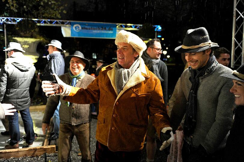 Wolfgang Fierek bei der 7. Angermaier Eisstock-WM in Tracht im Biergarten des Park Café München in München am 19.11.2013.