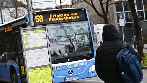 Gemessen an den angebotenen Strecken in den Fahrpl&auml;nen haben Bayerns Busse und Bahnen 2025 rund 19 Millionen Kilometer mehr zur&uuml;ckgelegt als noch 2024. (Symbolbild)