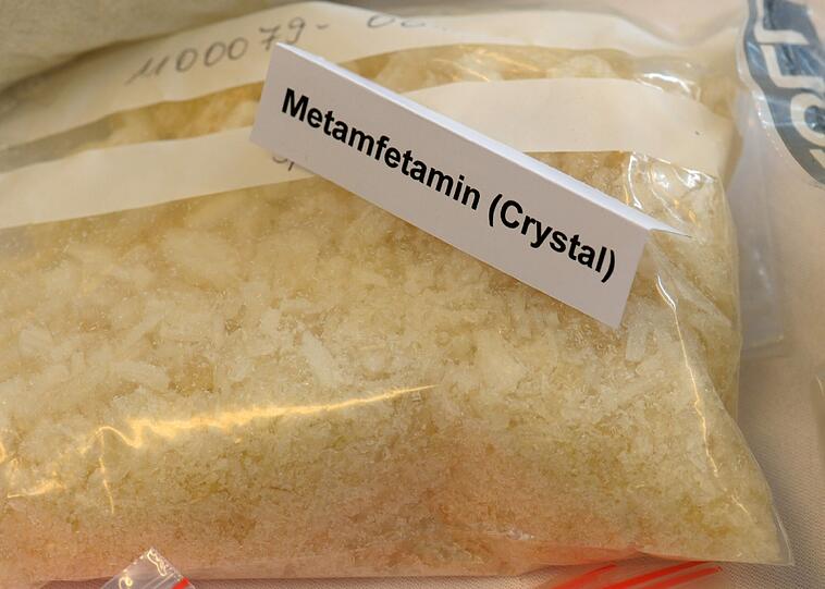Ein Teufelszeug: Das LKA hat eine bundesweit agierende Hehlerbande geschnappt, die im großen Stil Methamphetamin, sogenannten Crystal Meth vertickt hat.