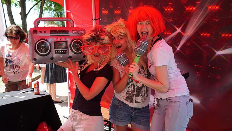 Ausgelassene Stimmung an einem der vielen Erlebnisstände von Radio Gong 96.3: an der Fotobox konnten sich die Münchnerinnen und Münchner ablichten lassen.