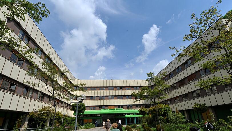 Das 1983 eröffnete Klinikum Bogenhausen verfügt über 951 Betten und beherbergt 16 Kliniken sowie ein Institut. Jetzt machen hier Diebe den Patienten Angst. Das 1983 eröffnete Klinikum Bogenhausen verfügt über 951 Betten und beherbergt 16 Kliniken sowie ein Institut. Jetzt machen hier Diebe den Patienten Angst.