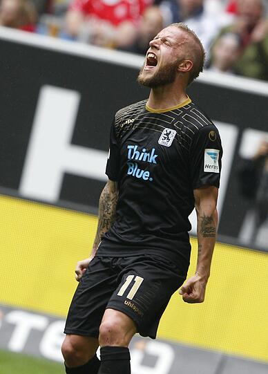 Daniel Adlung &ndash; Note 3.

Der Kopf im Löwen-Spiel &ndash; zumindest, als er aus elf Metern das 1:0 köpfte. Trotzdem zu selten die wirklich treibende Kraft in der Offensivspiel.