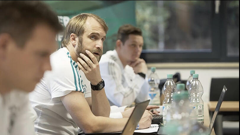 Pauken für den Trainerschein: Bis Ende Februar hat Daniel Bierofka noch ein strammes Programm vor sich.