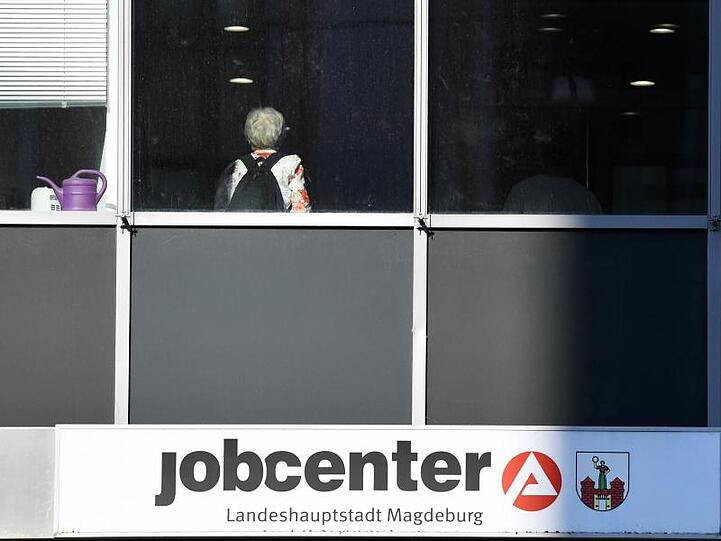 Nach Angaben von Experten haben immer mehr Menschen einen zweiten Job.