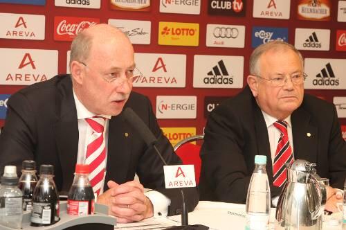 Die Herren &ndash; und Verkünder &ndash; der Roten Zahlen: Club-Finanzchef Ralf Woy (l.) und Präsident Franz Schäfer.