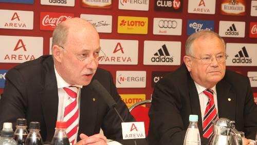 Die Herren – und Verkünder – der Roten Zahlen: Club-Finanzchef Ralf Woy (l.) und Präsident Franz Schäfer. Die Herren – und Verkünder – der Roten Zahlen: Club-Finanzchef Ralf Woy (l.) und Präsident Franz Schäfer.