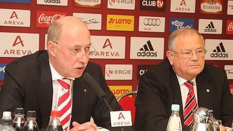 Die Herren &ndash; und Verkünder &ndash; der Roten Zahlen: Club-Finanzchef Ralf Woy (l.) und Präsident Franz Schäfer.