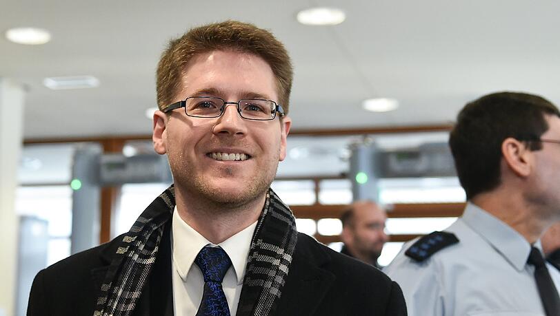 NPD-Anwalt Peter Richter will erzwingen, dass erneut über seine Bewerbung für ein Stipendium entschieden werden muss. Foto: Uwe Anspach/Archiv NPD-Anwalt Peter Richter will erzwingen, dass erneut über seine Bewerbung für ein Stipendium entschieden werden muss. Foto: Uwe Anspach/Archiv