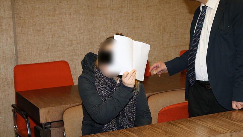 Die junge Frau hat an Silvester 2017 eine Rakete abgefeuert &ndash; deshalb wird sie nun bestraft.