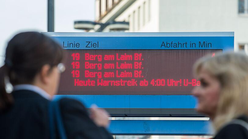 Zahlreiche Bus- und Tramhaltestellen in München werden mit moderneren Anzeigen ausgestattet.