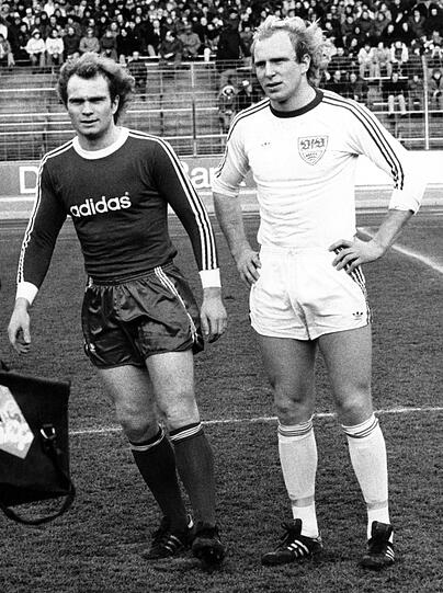 Die Hoeneß-Brüder: Uli (l., Bayern) und Dieter (Stuttgart).