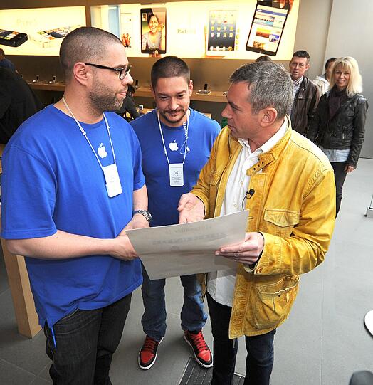 Dieter Hildebrandt und Co marschieren zu Apple