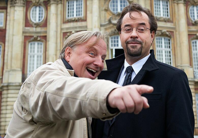 MÜNSTER: Ein herrliches Verbalgemetzel liefern sich seit 2002 Frank Thiel (Axel Prahl) und der durchaus dünkelbehaftete Rechtsmediziner Prof. Karl-Friedrich Boerne (Jan Josef Liefers).