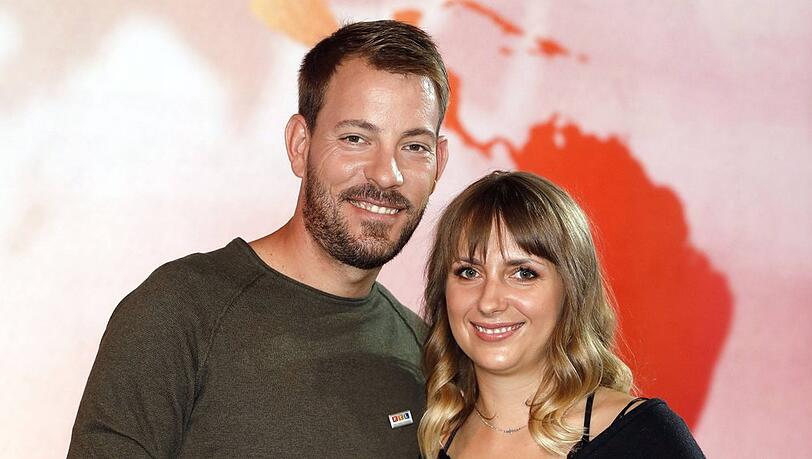 Der namibische Bauer Gerald Heiser und seine Frau Anna, hier in Köln, haben sich bei "Bauer sucht Frau" kennengelernt.