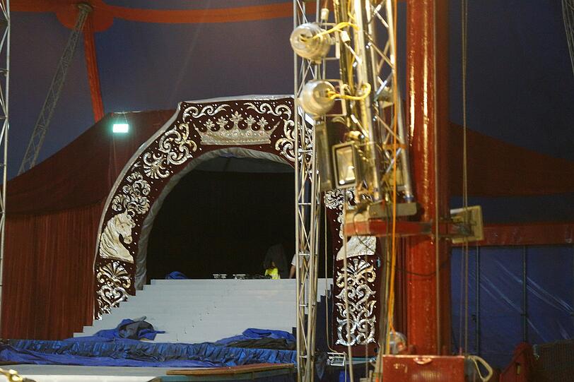 Von Anfang April bis Mitte November präsentiert der Circus Krone seine neueste Sommer-Produktion mit dem Titel &bdquo;Evolution&ldquo;.