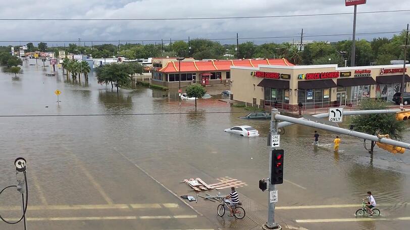 Komplett überflutet: die "Route 69" in Houston.