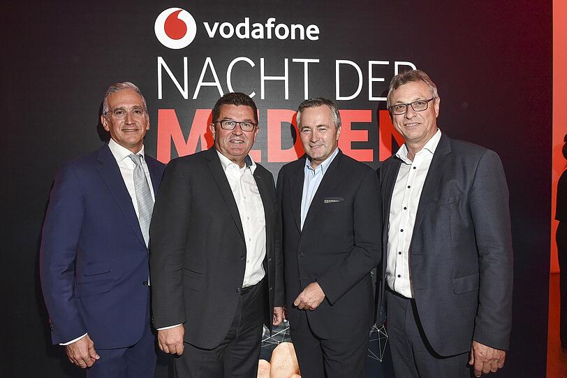 Dr. Manuel Cubero (Vorstand Vodafone Deutschland), Franz Josef Pschierer (MdL Staatssekretär), Dr. Hannes Ametsreiter (Vorstand Vodafone Deutschland) und Siegfried Schneider (Politik)