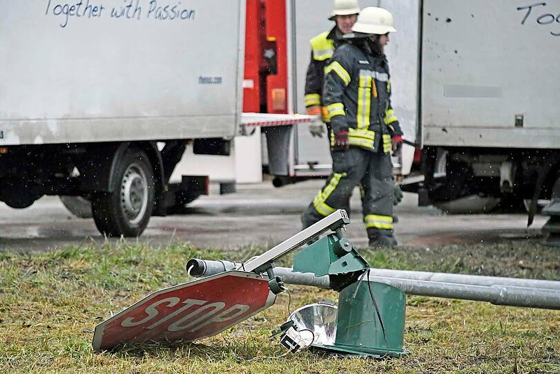 In Eschenried ist ein Kleintransporter in einen 1er BMW gekracht - es wurden vier Menschen verletzt.