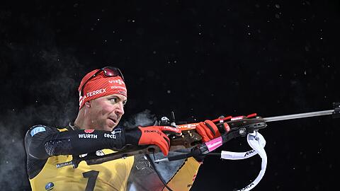 Biathlet Philipp Nawrath beim Schießen.