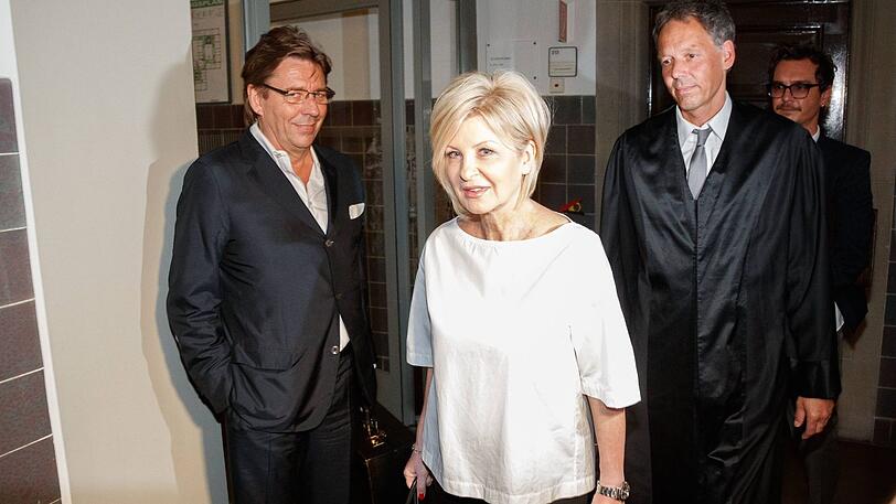 Fast 20 Jahre ein Traumpaar, nun bis aufs Blut zerstritten: Carmen Nebel und Peter Wolf (l.) bei einem Prozess im Juni 2018.