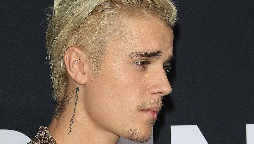 Justin Bieber hat Elvis Presley vom Thron gestoßen. Justin Bieber hat Elvis Presley vom Thron gestoßen.