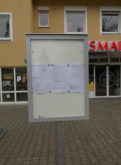 Nagelneu und gut erreichbar: Der neue Schaukasten für die Infos aus dem BA an der Herterichstraße.
