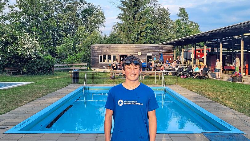 Der 14-jährige Felix Strobel ist nun Rettungsschwimmer-Azubi im Bad von Seltmans.