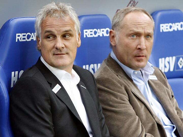 Die Diskussionen auf Schalke um Trainer Fred Rutten (li.) und Manager Andreas Müller werden nach der Niederlage in Enschede nicht abnehmen.