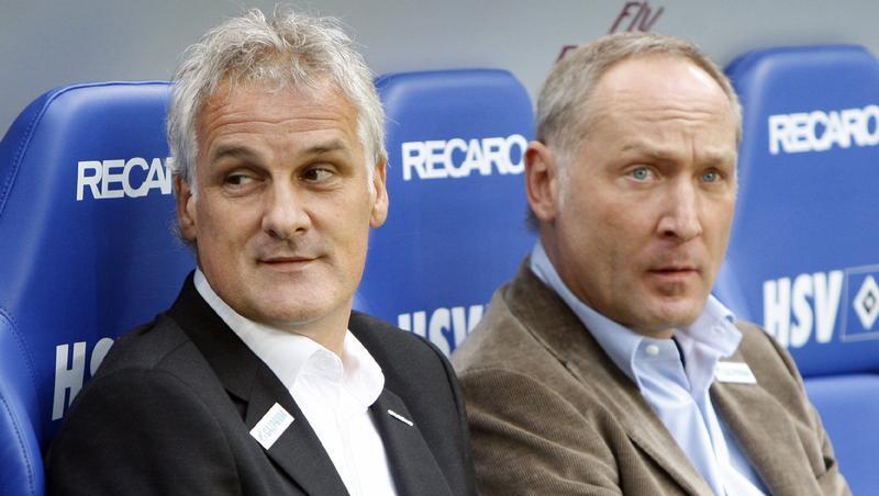 Die Diskussionen auf Schalke um Trainer Fred Rutten (li.) und Manager Andreas Müller werden nach der Niederlage in Enschede nicht abnehmen. Die Diskussionen auf Schalke um Trainer Fred Rutten (li.) und Manager Andreas Müller werden nach der Niederlage in Enschede nicht abnehmen.