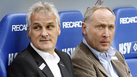 Die Diskussionen auf Schalke um Trainer Fred Rutten (li.) und Manager Andreas Müller werden nach der Niederlage in Enschede nicht abnehmen.
