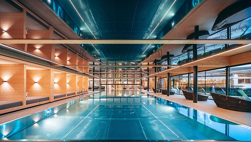 In diesem Hotel erleben Sie ein Indoor-Schwimmparadies mit Wohlfühlfaktor. In diesem Hotel erleben Sie ein Indoor-Schwimmparadies mit Wohlfühlfaktor.