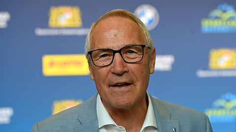 Olympia-Held von 1976: Eishackler Alois Schloder.