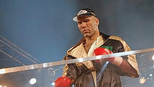 Will künftig Schnitzel verkaufen: Mit XXL-Formaten kennt sich der entthronte Box-Riese Nicolai Valuev aus. Will künftig Schnitzel verkaufen: Mit XXL-Formaten kennt sich der entthronte Box-Riese Nicolai Valuev aus.