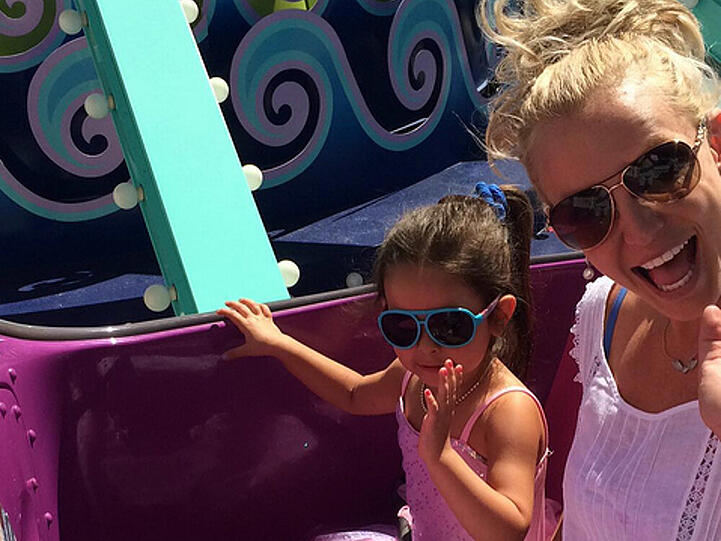 Mädelszeit: Britney Spears und ihre Nichte Lexie fahren Achterbahn