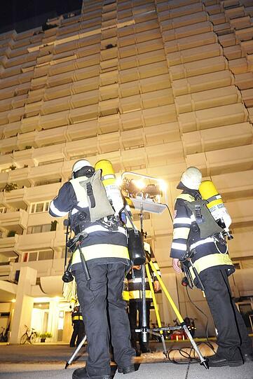 Im Keller dieses 22-geschössigen Hauses brannte es.