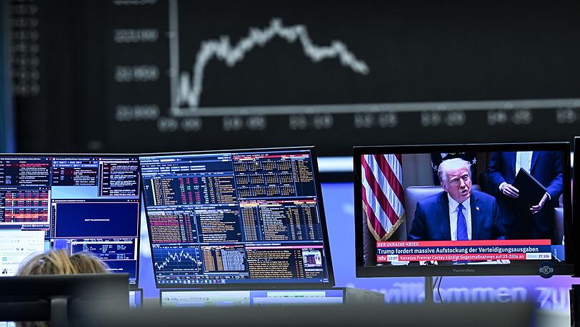 Die Zölle von US-Präsident Trump haben die Aktienkurse kräftig ins Minus gedrückt.
