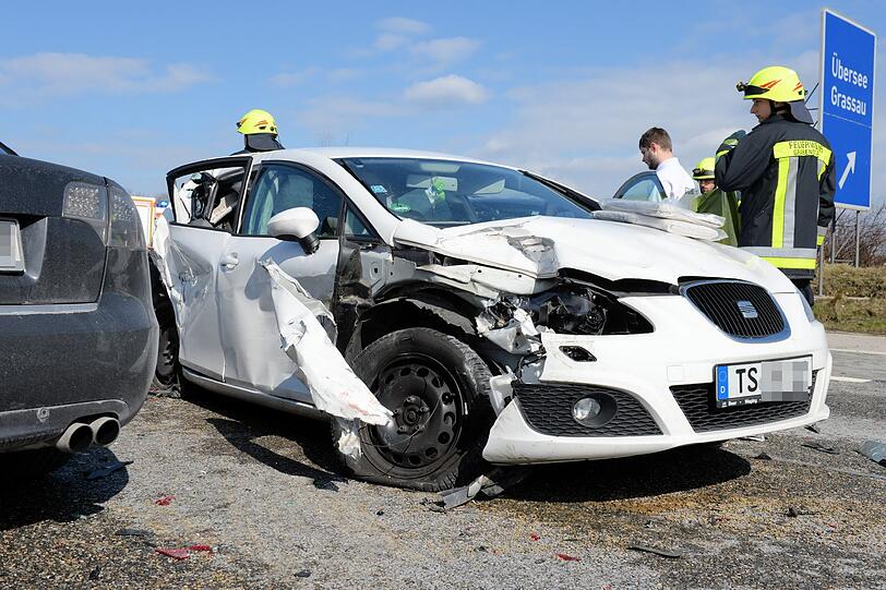 Am Freitag kam es auf der A8 zu einem folgen schweren Unfall eines Porsche-Fahrers.