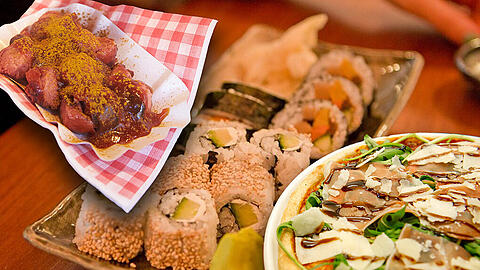 Pizza und Fast Food gehören bei den Deutschen weiterhin zu den Spitzenreitern, doch auch die exotische Küche wird immer beliebter. Das große Bild zeigt ein Gericht aus dem "Sushiya Sansaro" in München. (Archivbild)